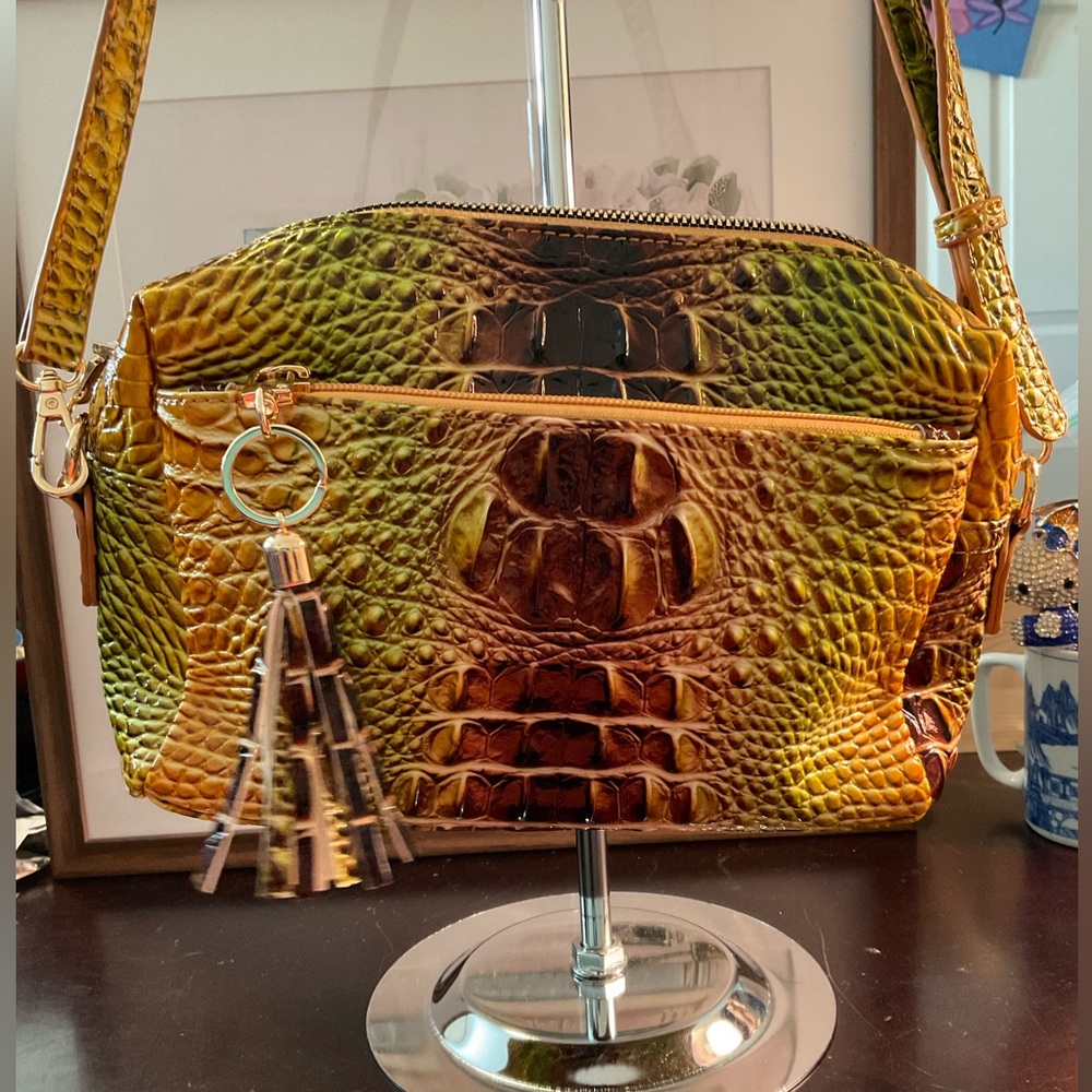 Stylish Crocodile Embossed Shoulder/Crossbody Bag.  NWOT